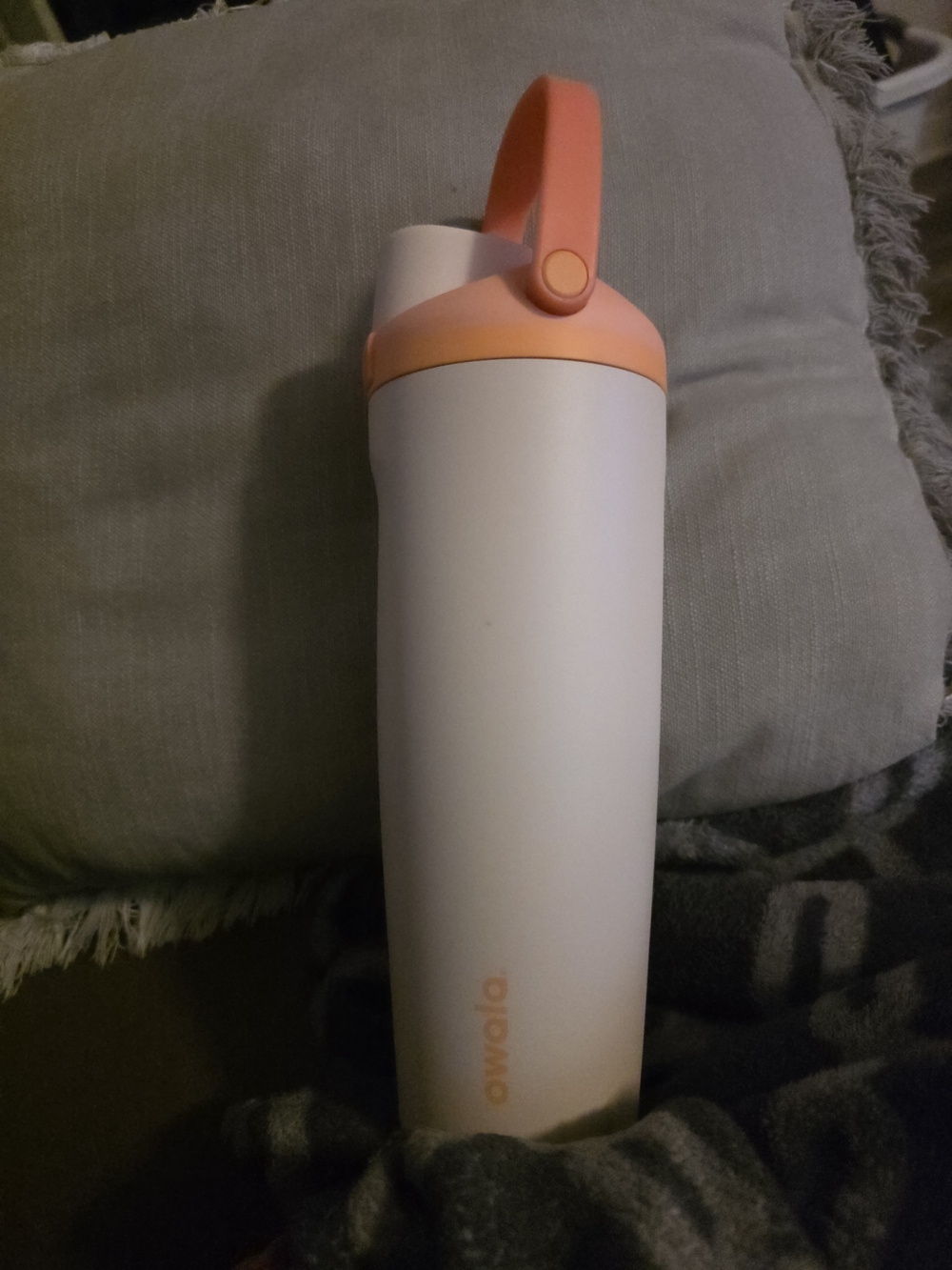 Owalo White Insulated Bottle with Peach Carry Handle